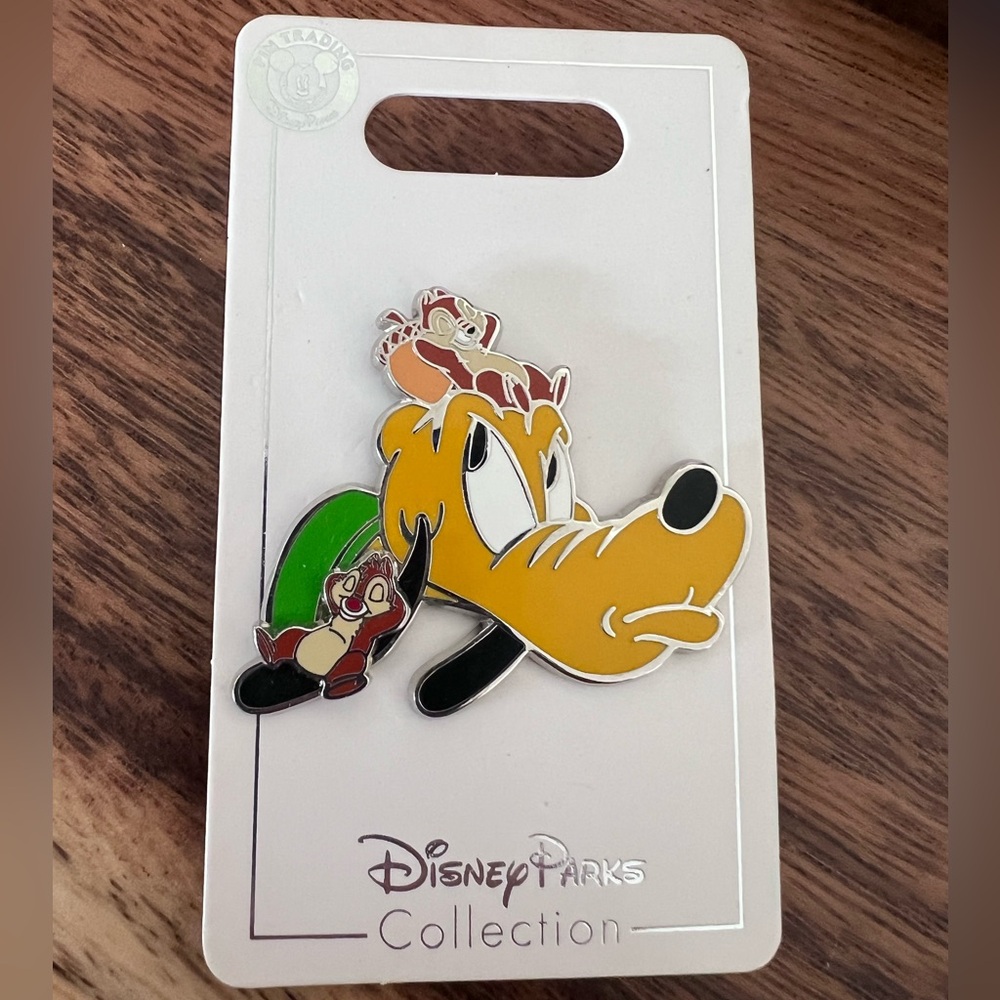 NWT Disney Pluto & Chip n Dale Pin